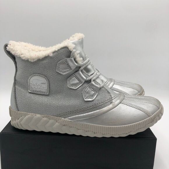 Sorel Silver Ankle Boots Disney Frozen Women’s 9 Waterproof Hiking shoes sparkly - Picture 7 of 16
